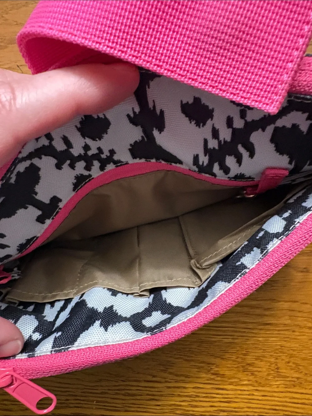 Kavu Black & White Ikat Crossbody with Hot Pink Trim - Picture 2 of 5